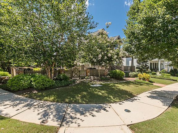 4th image of 906 Big Oak Cir