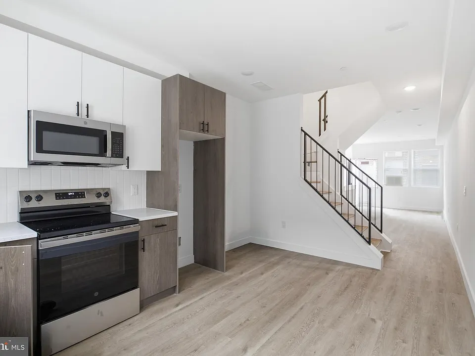 1027 W Arizona St