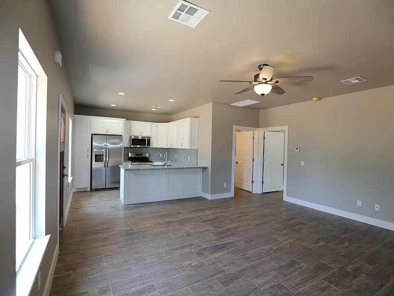 114 W French St — Photo 13