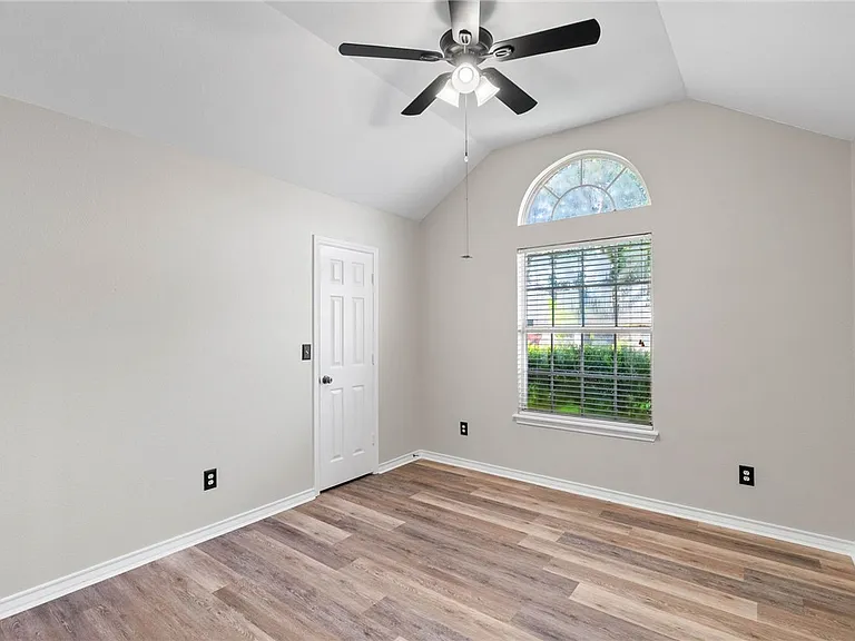 6013 Sutherland Dr — Photo 11