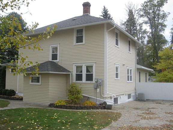 3rd image of 212 6th Ave SE
