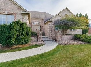 3565 Cedar Brook Dr, Rochester Hills, MI 48309