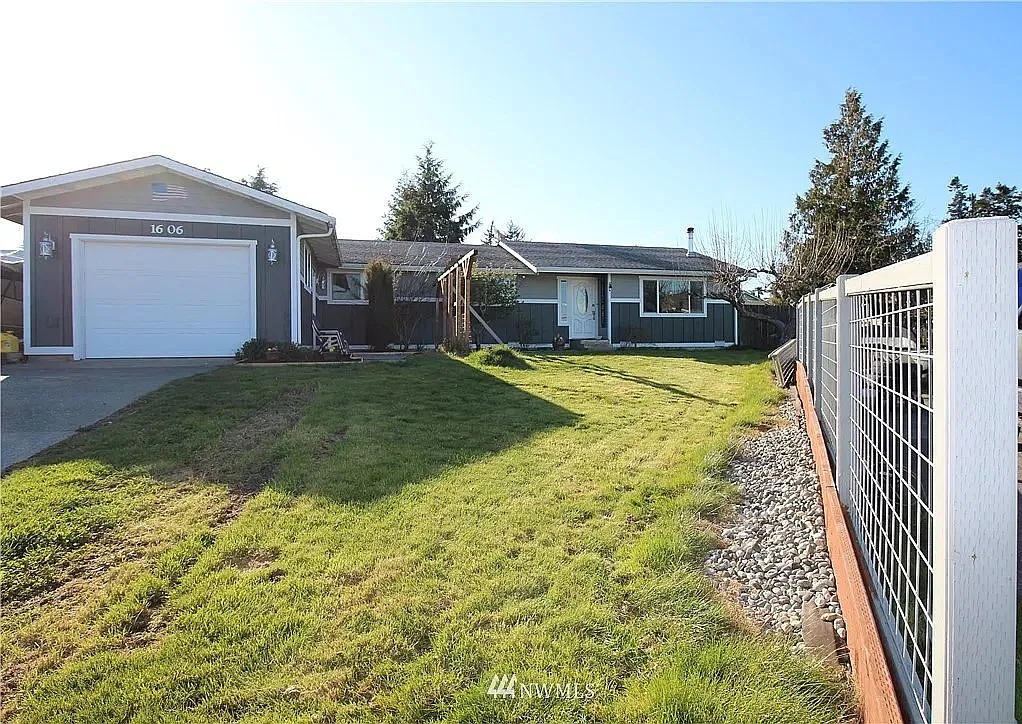 4 bed, 2.5 bath, 1464 sqft, $3,300 — Photo 1