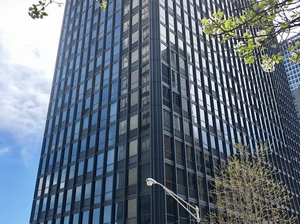 910 N Lake Shore Dr #2418, Chicago, IL 60610