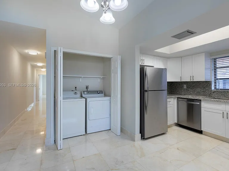 2733 SW 31st Pl #A — Photo 10