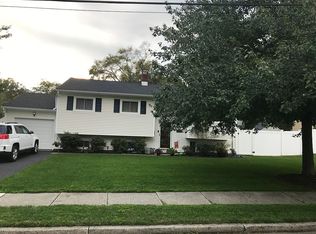 115 Lee Dr, Middlesex, NJ