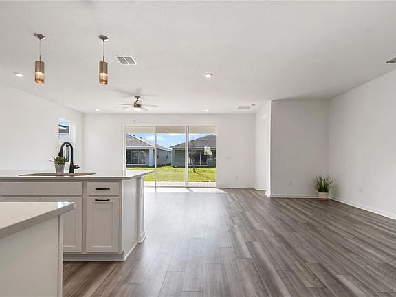 4th image of 2098 Valencia Blossom St