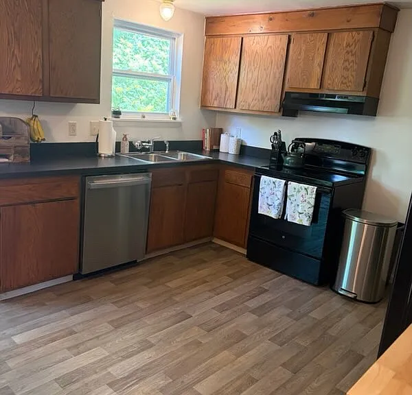 147 Tuller Rd — Photo 2