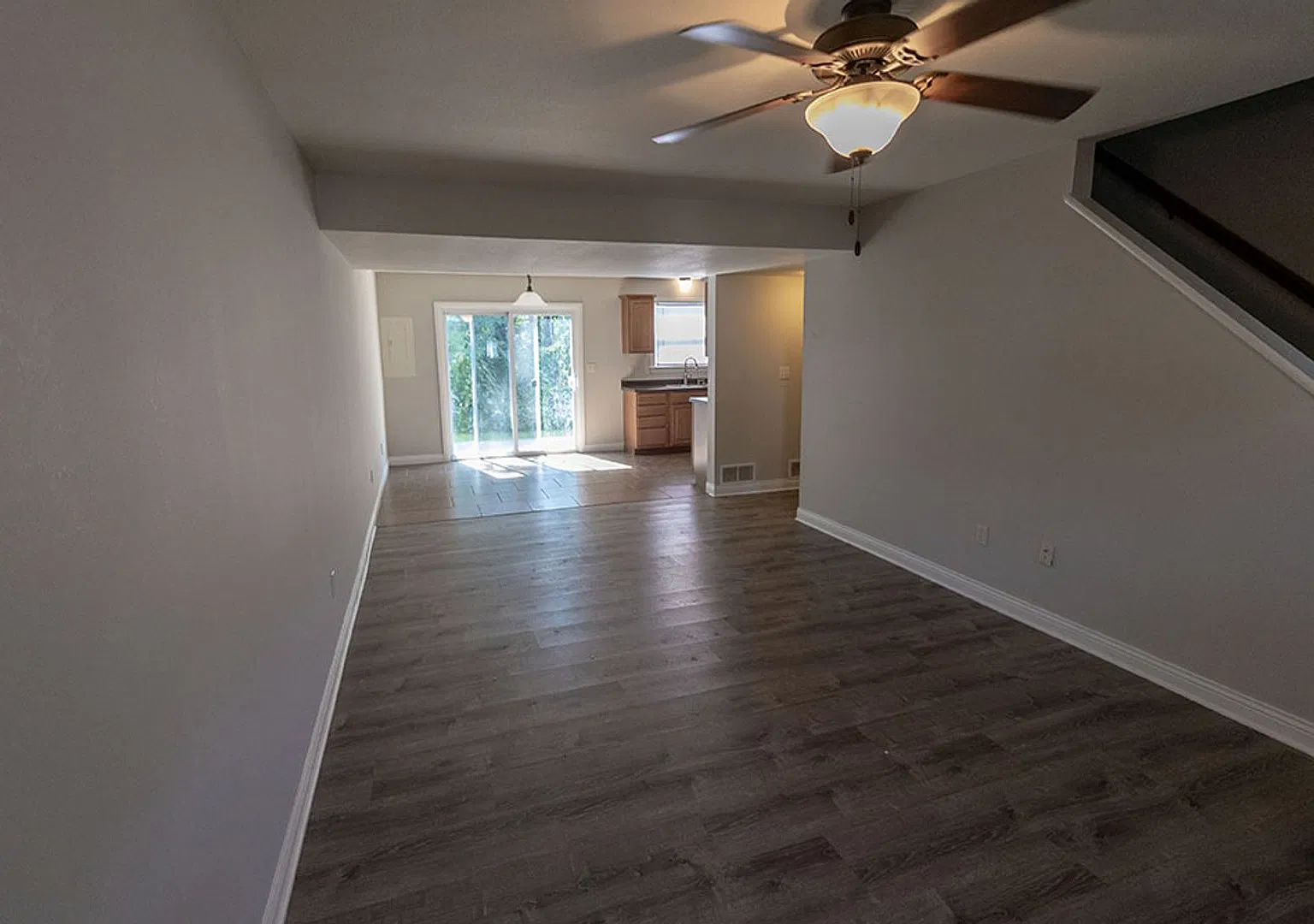 Beautiful 4 Bedroom Duplex — Photo 3