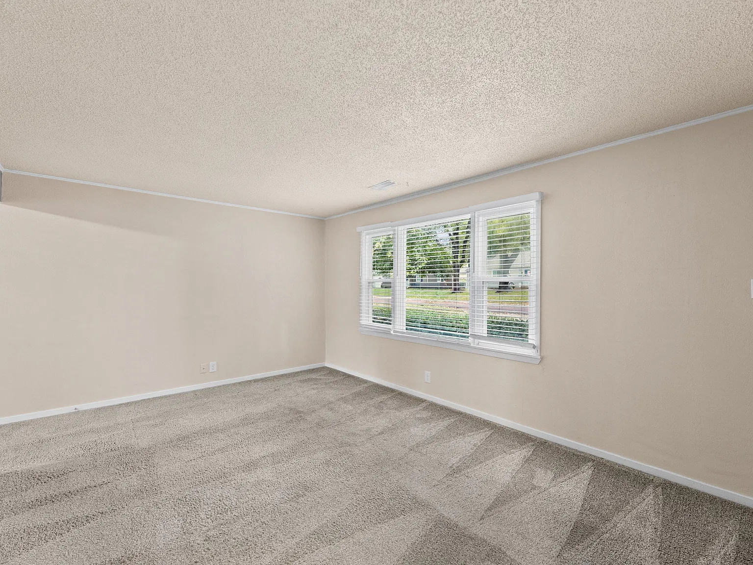 7712 Foster St — Photo 4