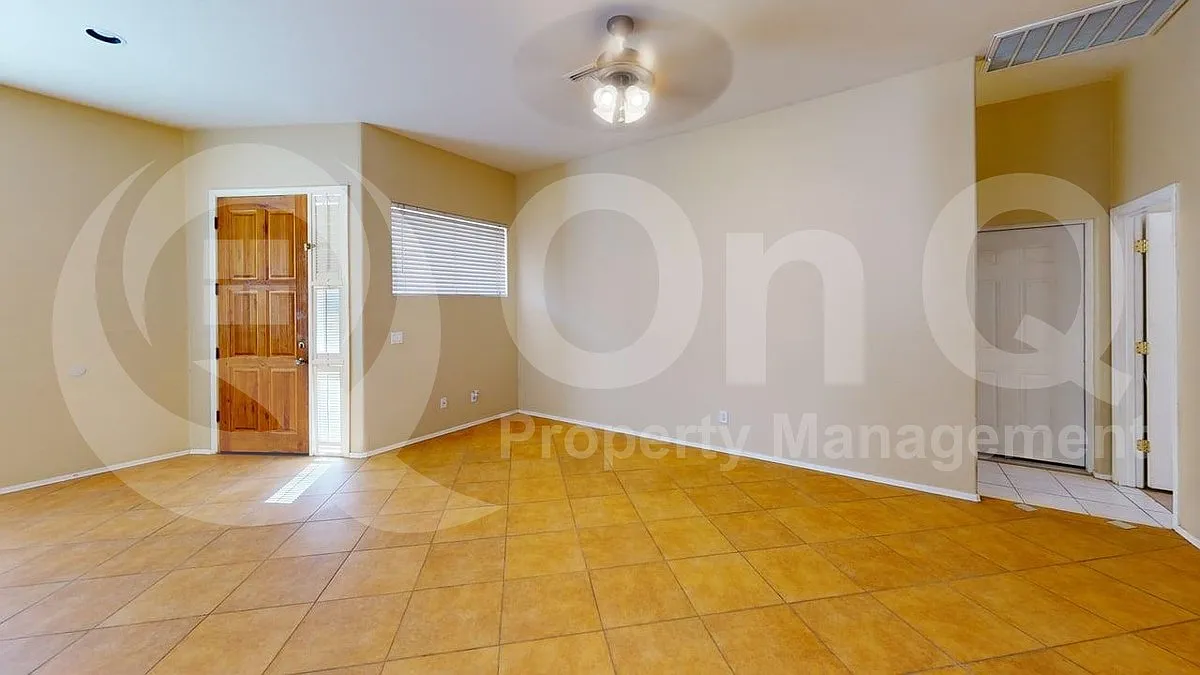 3 bed, 2.0 bath, 1601 sqft, $1,799 — Photo 4