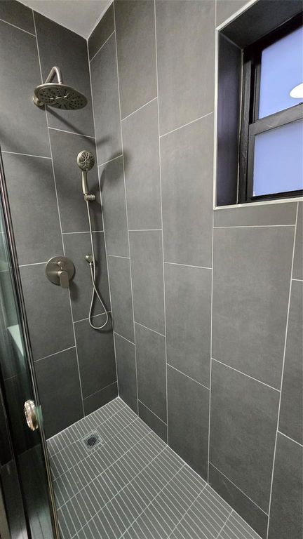 360 NW 8th Ct, photo 6