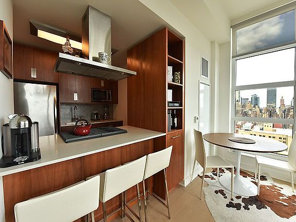 4th image of 500 W 30th St APT 31M