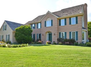 704 W Haddonstone Pl, Mequon, WI 53092