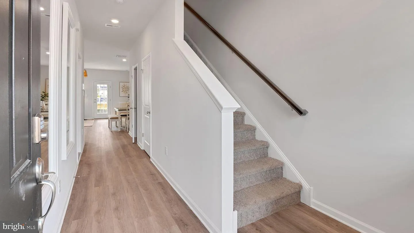 371 Mazzeo Dr — Photo 3