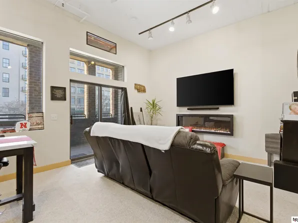 902 Dodge St APT 203, Omaha, NE 68102