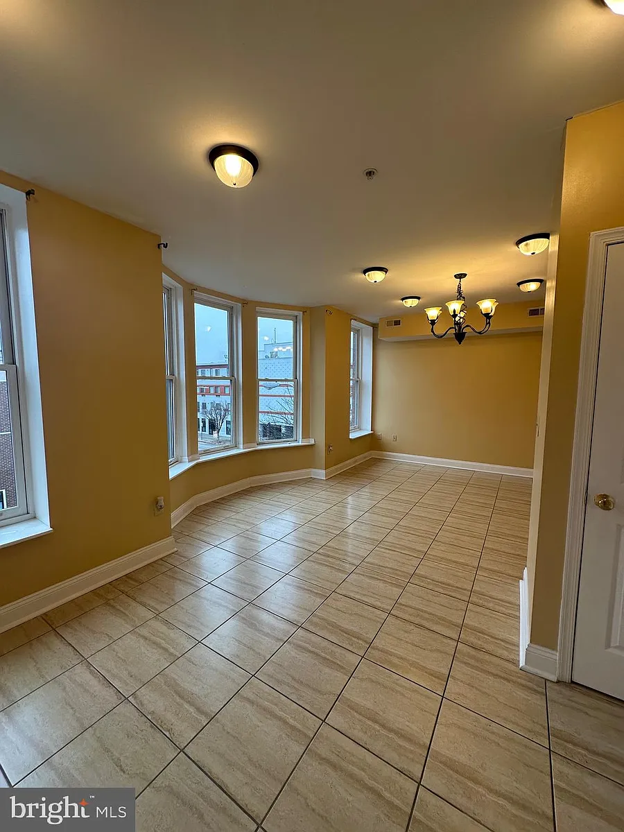 Building Photo - 422 W Franklin St #1B