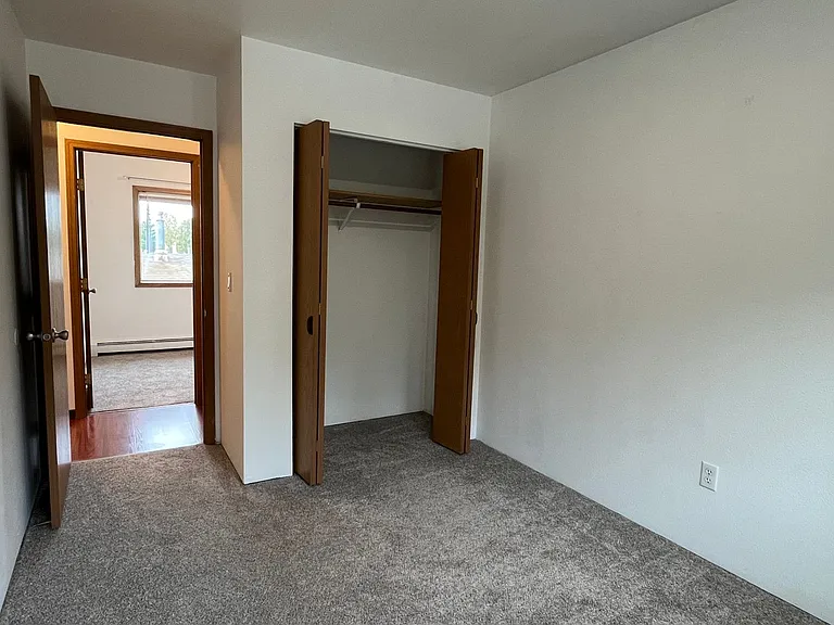 4897 Dartmouth Dr — Photo 12