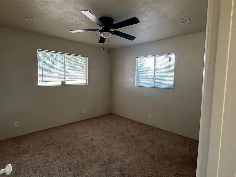 493 N Alta Ave — Photo 10