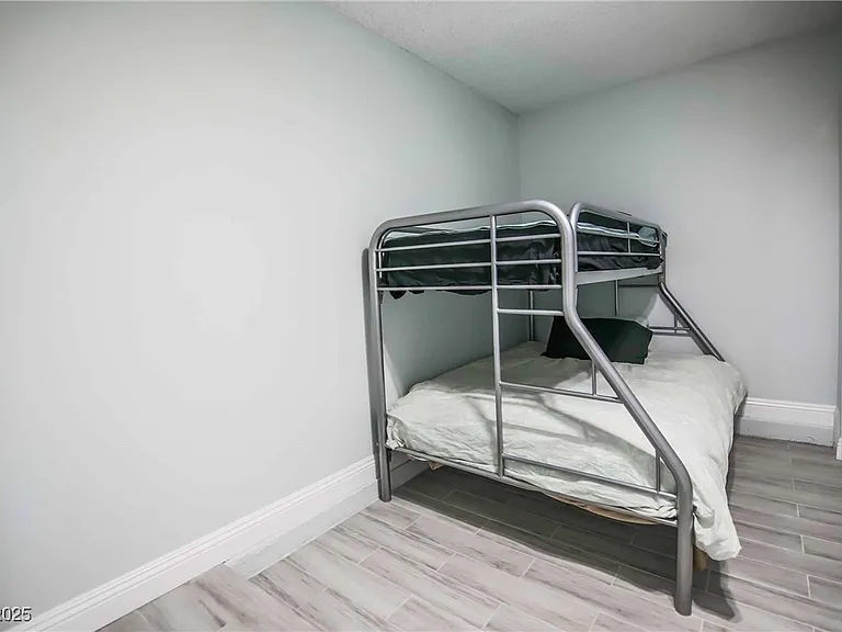 7399 Topeka Dr — Photo 20