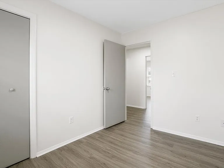 Room 2 (2) Room 2 (2)