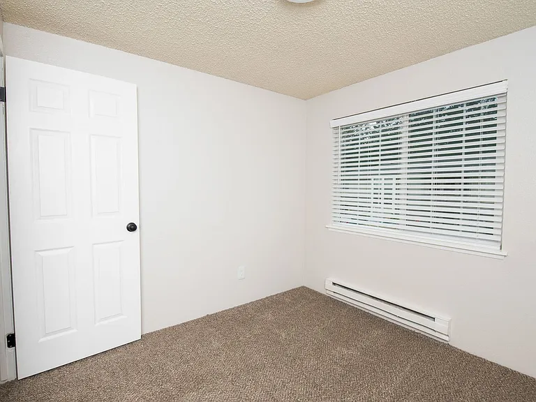 Park East & West Apartments — Photo 12