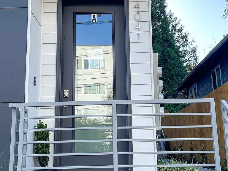 Iris Apartments — Photo 21