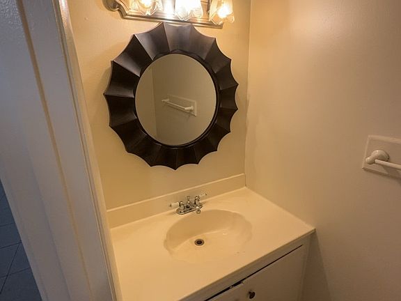 144 5th Ave - Half Bath_11062024