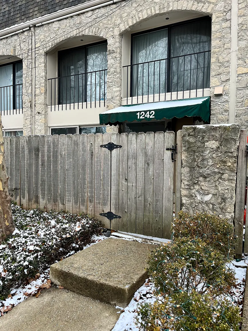 1242 Ashland Ave photo 1
