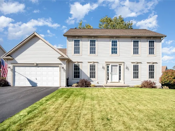 293 Whispering Pines Cir, Rochester, NY 14612