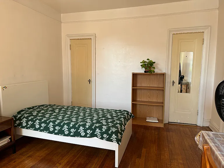 620 Pavonia Ave #3 — Photo 1