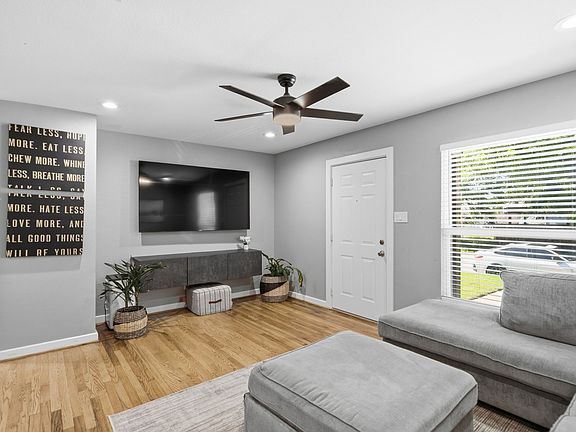 3rd image of 108 W White Ave