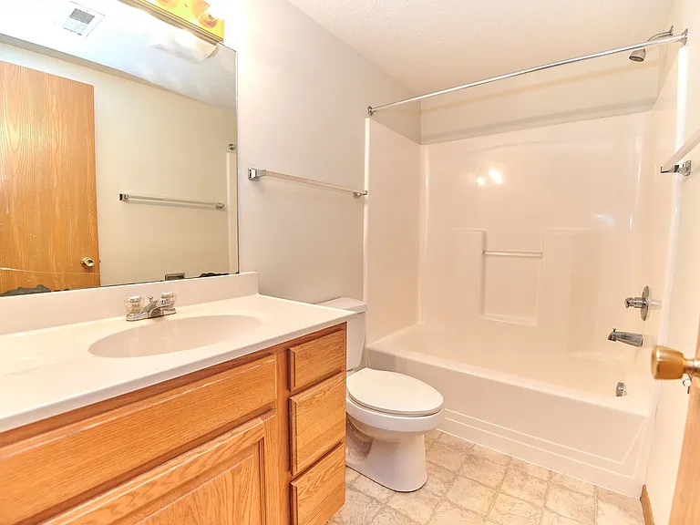Pineview Apartments — Photo 41