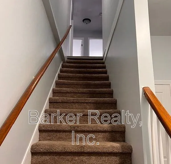 606B E Martin St — Photo 2