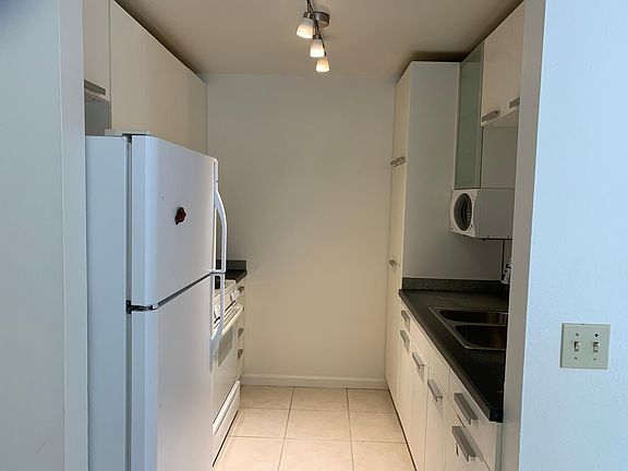 4th image of 2644 Fairmount Ave APT 5
