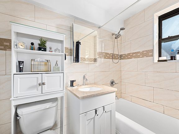 5th image of 63-84 Saunders St #5G