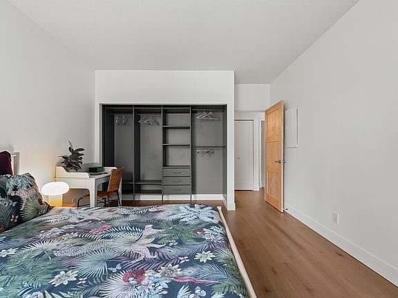2nd image of 1928 Nelson St #304
