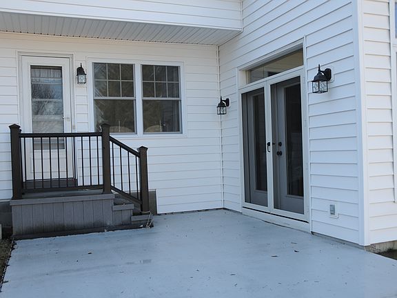 5th image of 135 Hillcrest Ave