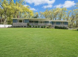 192 Lower Sheep Pasture Rd, East Setauket, NY 11733