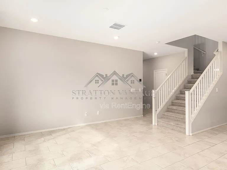 55 E Constitution Dr — Photo 5