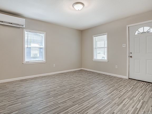 5th image of 515 PECAN VALLEY DR