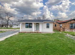 703 Fort Clark Rd, Uvalde, TX 78801