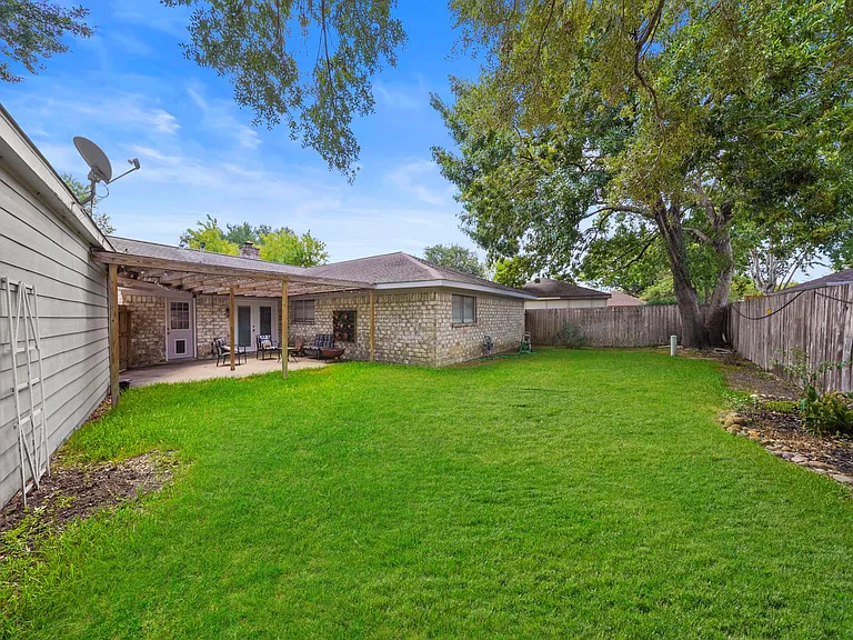 21106 Park Villa Dr — Photo 16