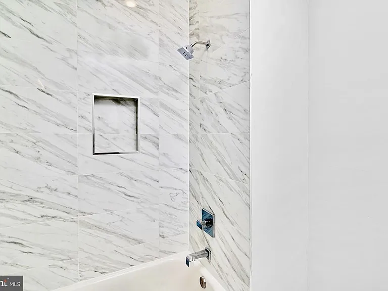 Brand New Luxury Apartments — Photo 21