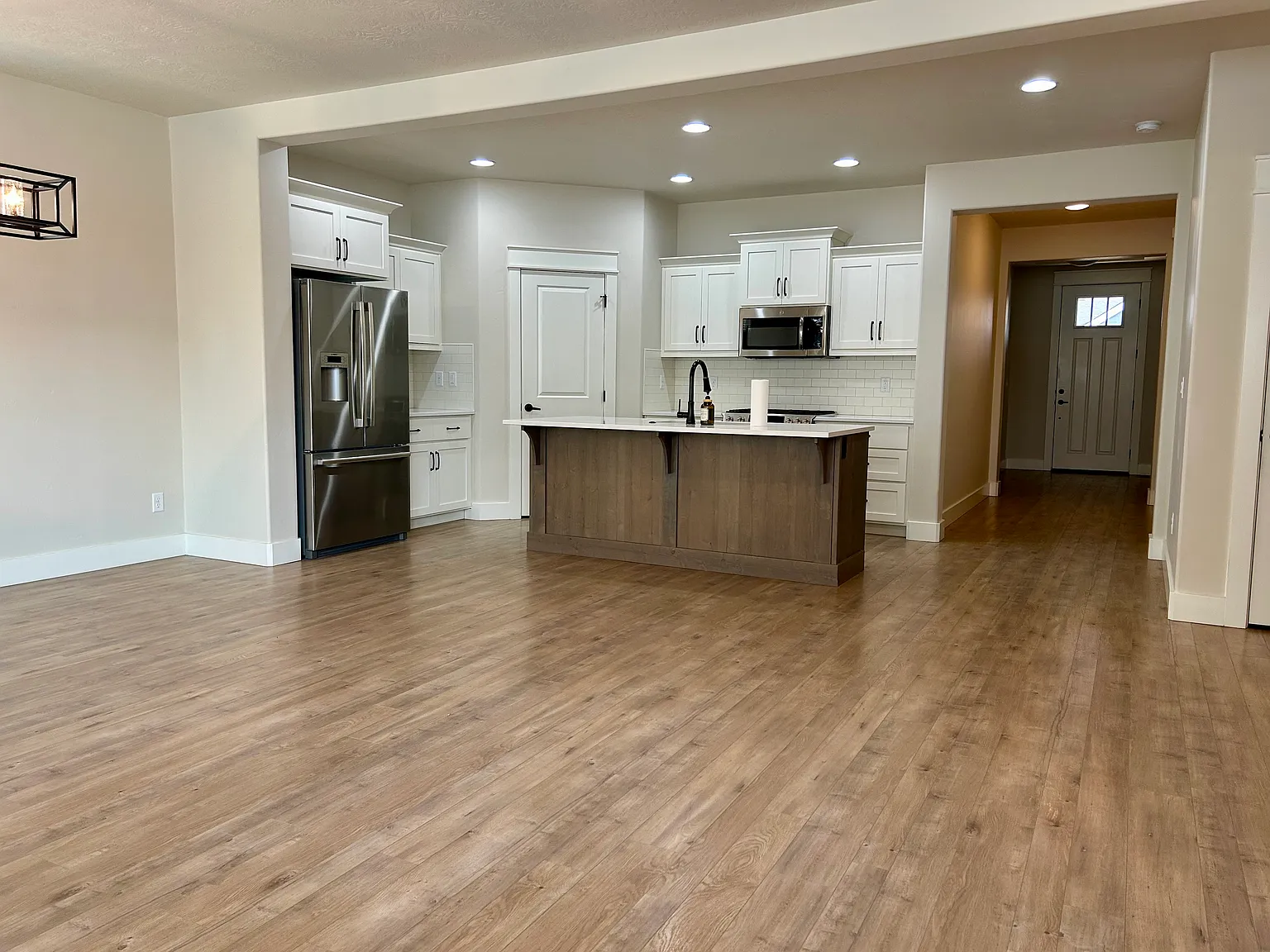 3 bed, 1702 sqft, $2,500 — Photo 2