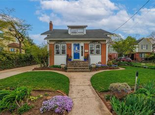25 Lakeside Dr, Rockville Centre, NY 11570