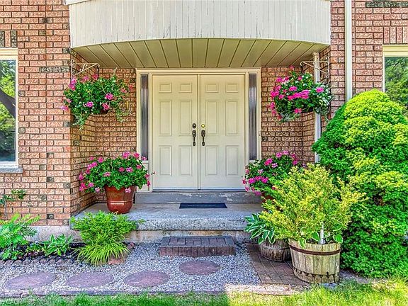 3rd image of 2921 Caradoc Ln