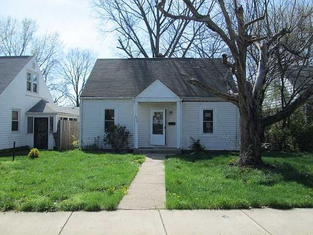 1st image of 1854 N Belleview Pl