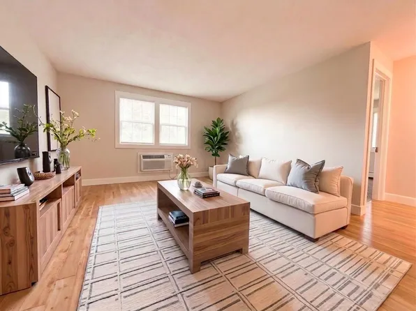 31 Stonehenge Rd #1, Londonderry, NH 03053