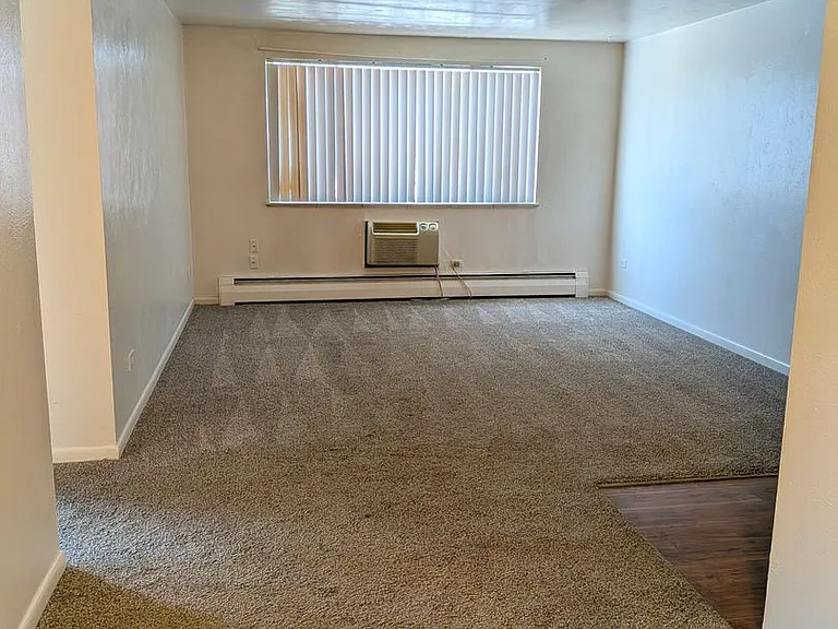 95 N Clarkson St Carolyn Arms Apartments — Photo 29
